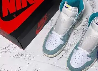 AIR AIR - HIGH JORDAN 1 'TURBO RETRO JORDAN GREEN' 555088-311 - OG 0525